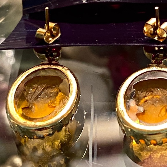 - VINTAGE CARVED CAMEO INTAGLIO PIERCE EAR Glass - Picture 4 of 5